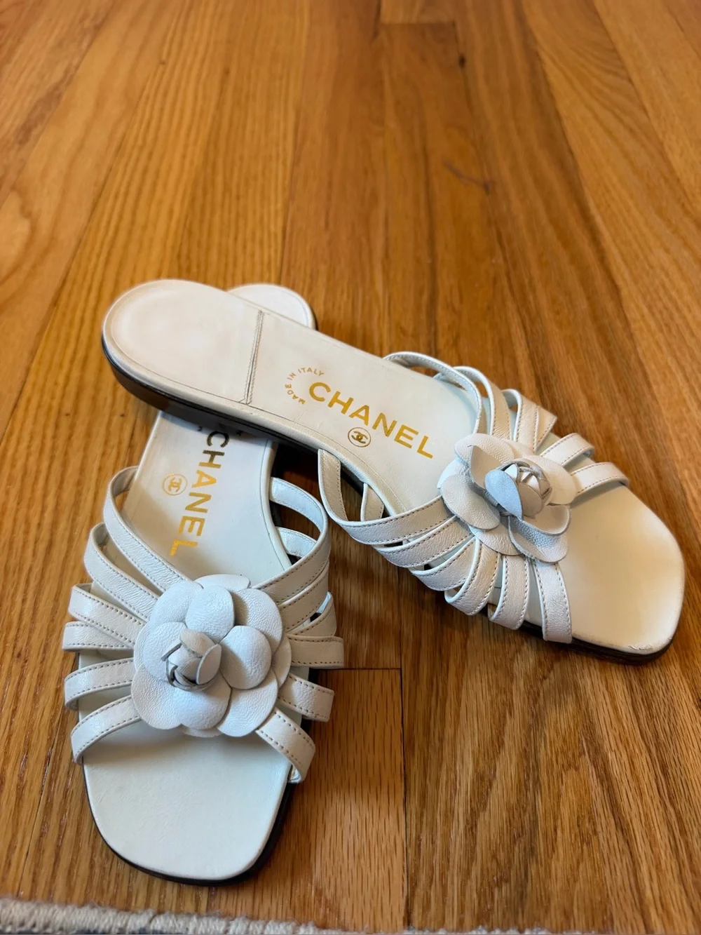 CHANEL White Leather Camellia Flower Strappy Sandals – EU 38